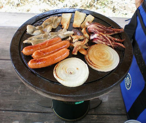 溶岩プレートで溶岩焼きBBQ